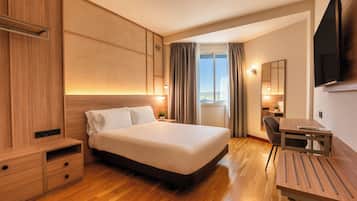 Deluxe tweepersoonskamer | Pillowtop-bedden, een bureau, een laptopwerkplek