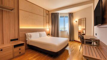 Deluxe tweepersoonskamer | Pillowtop-bedden, een bureau, een laptopwerkplek