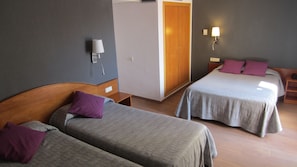 Triple Room | In-room safe, desk, cribs/infant beds, rollaway beds