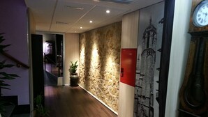 Interior entrance - Hotel Cortes Rambla (Barcelona)