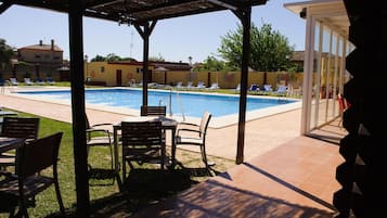 Seasonal outdoor pool