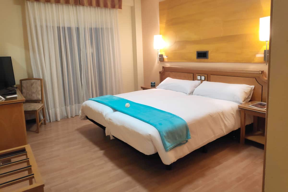 Escritorio, insonorización y ropa de cama