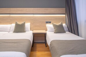 1 bedroom, desk, soundproofing, bed sheets