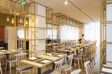 Breakfast, lunch, dinner served; Portuguese cuisine . Hotel Estrela de Fatima