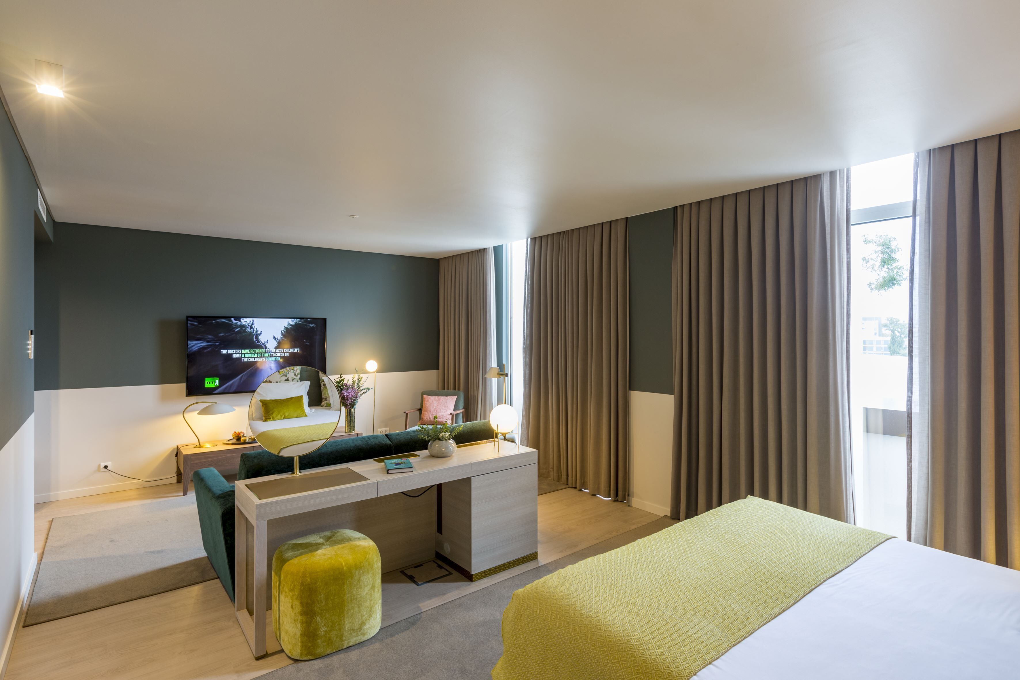 1 bedroom, hypo-allergenic bedding, minibar, in-room safe