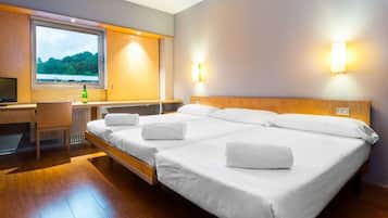 Caja fuerte, escritorio, espacio para trabajar con un portátil