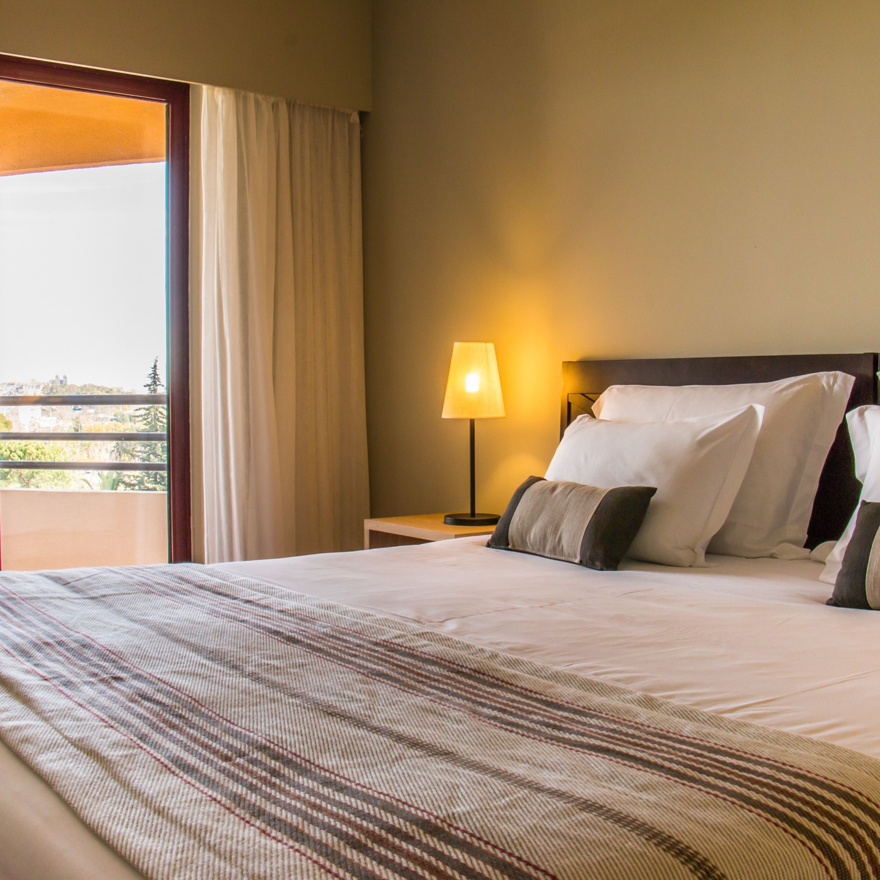 double room | minibar, in-room safe, desk, laptop workspace