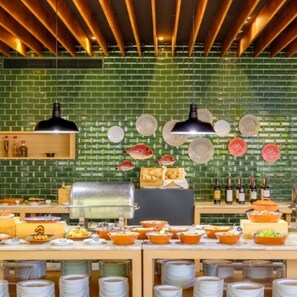 2 restaurants, breakfast, lunch, dinner served; Regional cuisine 