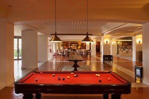 Double or Twin Room (Early Booking 30 day) | Bar (on property)