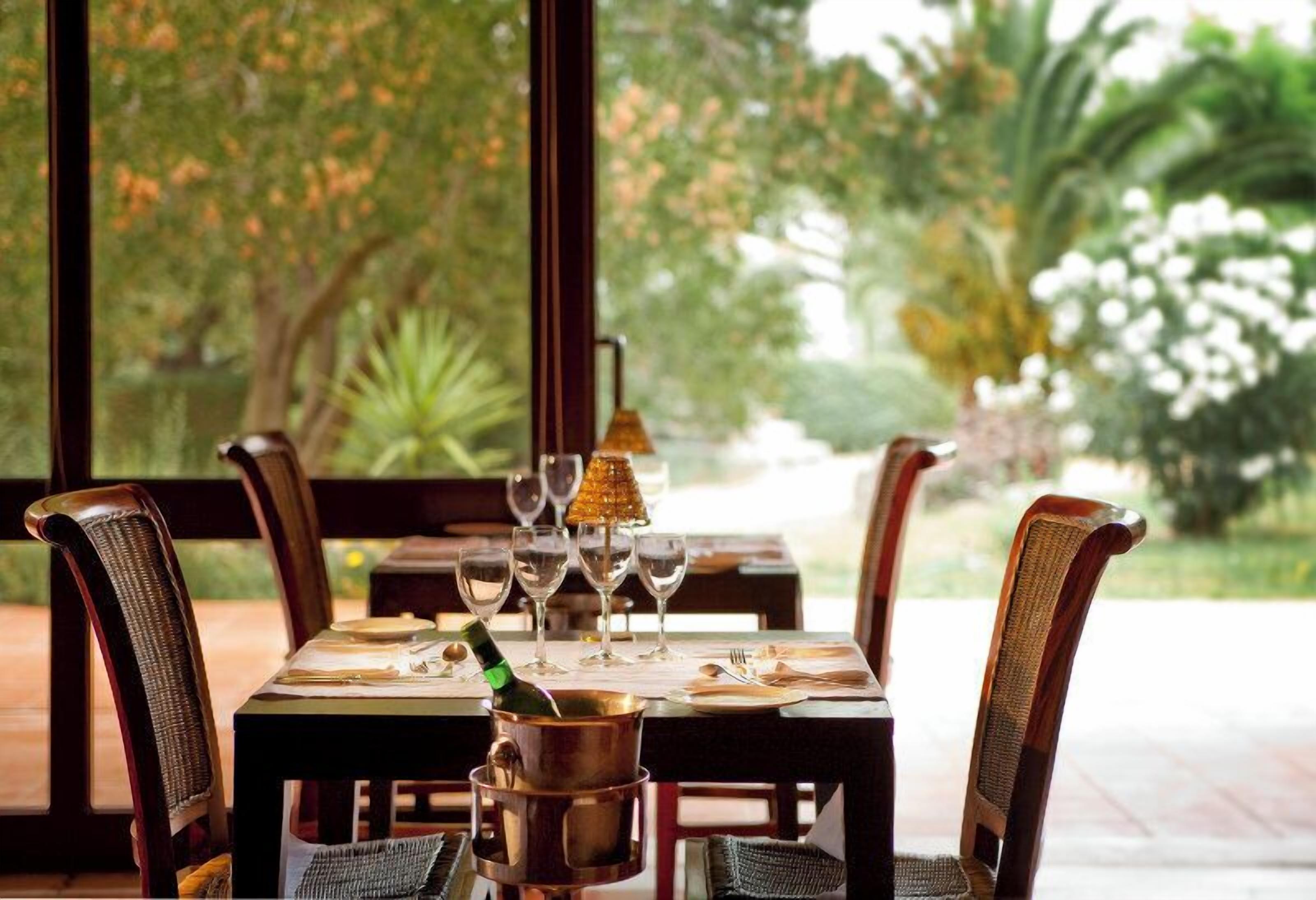 2 restaurantes, café da manhã, culinária regional