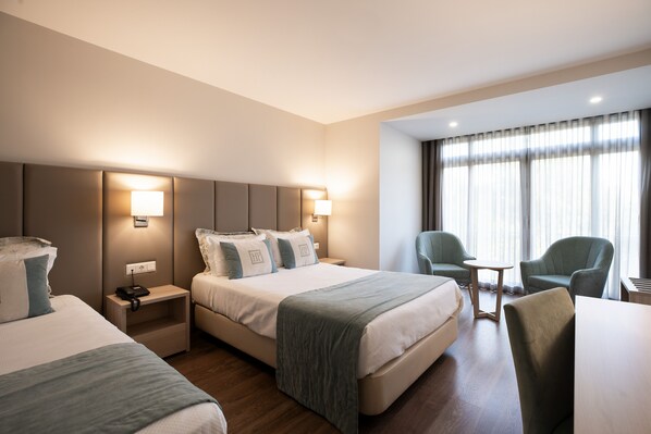 Suite (4 people) | 1 soveværelse, allergivenligt sengetøj, minibar, pengeskab på værelset