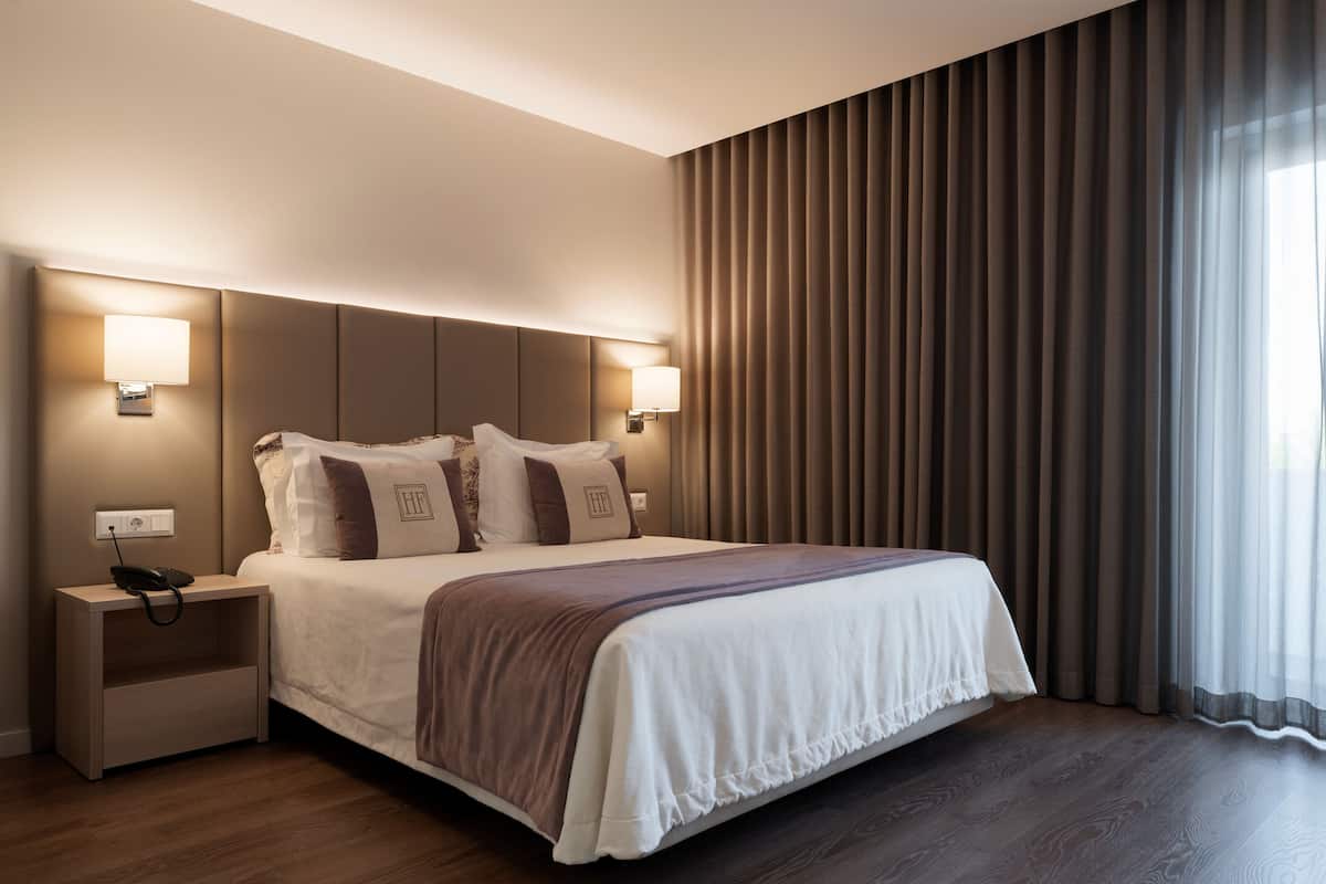 1 bedroom, hypo-allergenic bedding, minibar, in-room safe