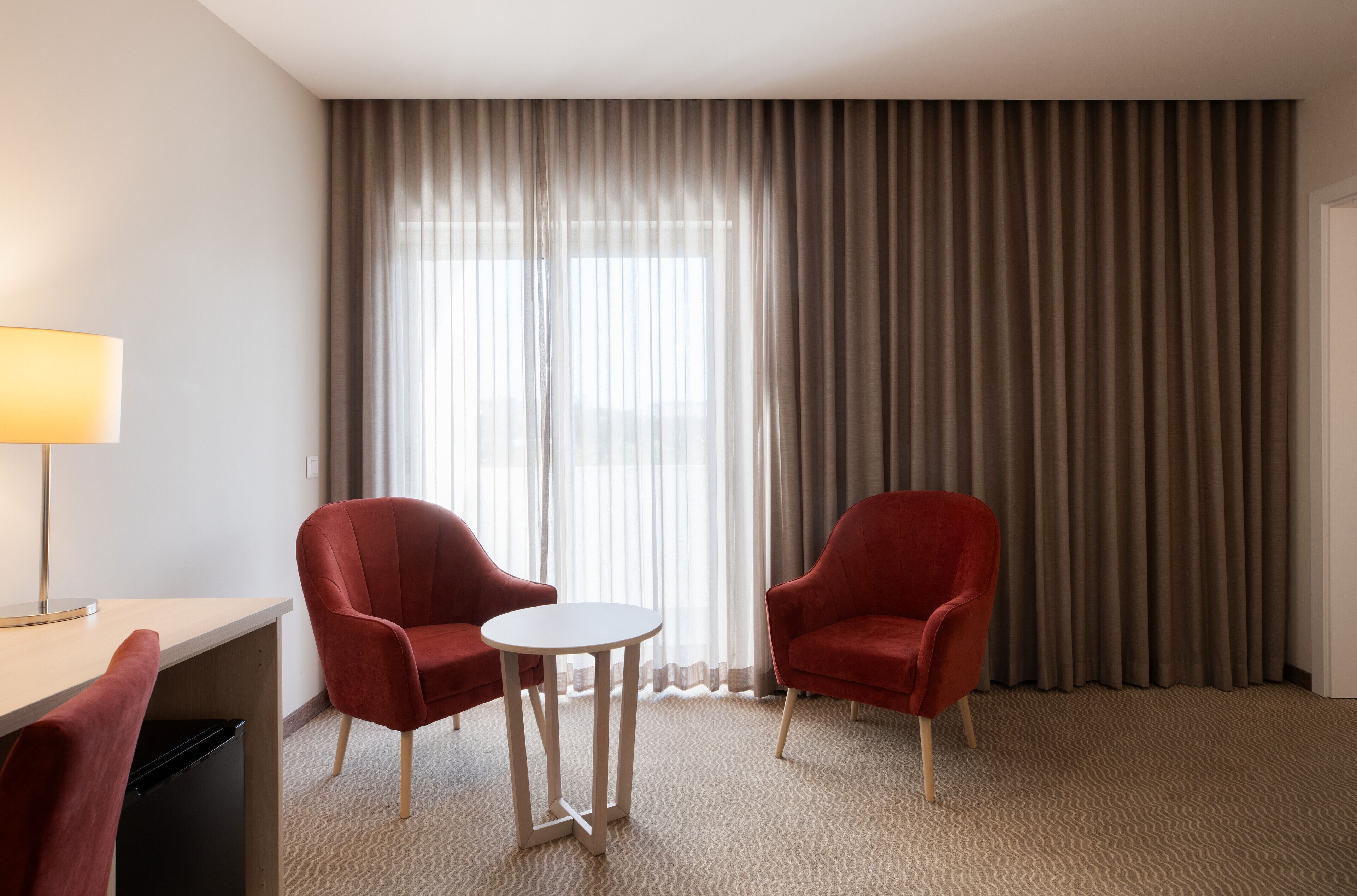 suite (4 people) | living area | tv