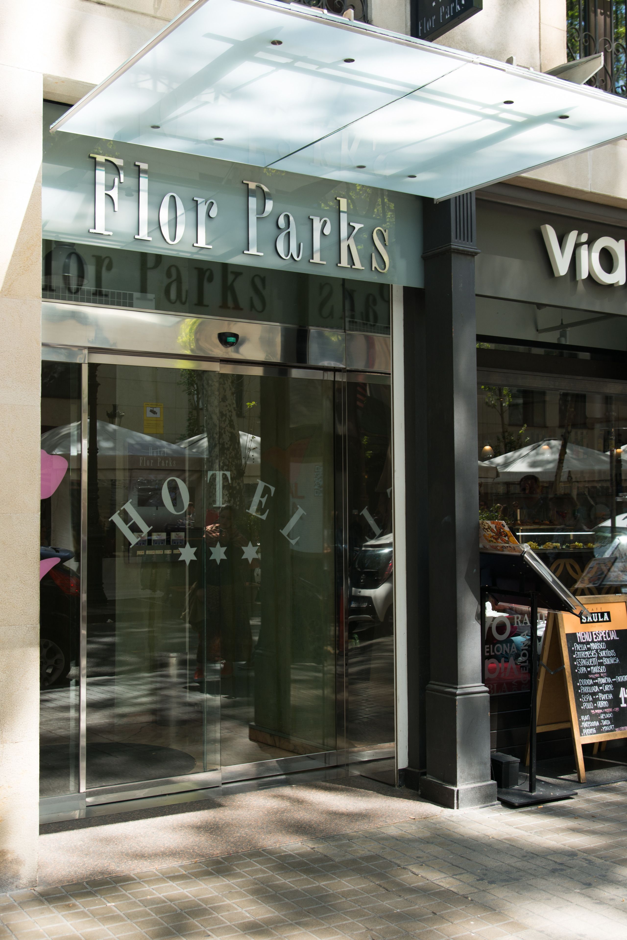 breakfast, lunch and dinner served