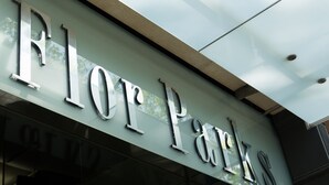 A building sign with the words "Flop Parks". - Hotel Flor Parks (Barcelona)