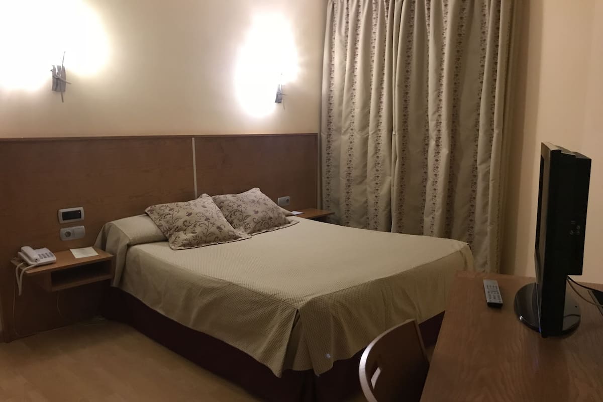 Double Room | Minibar, soundproofing, free WiFi, bed sheets