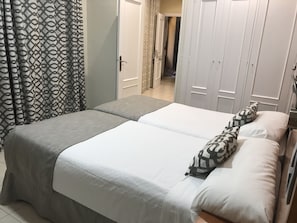 Apartamento, 2 quartos | Frigobar, quartos à prova de som, Wi-Fi de cortesia, roupa de cama