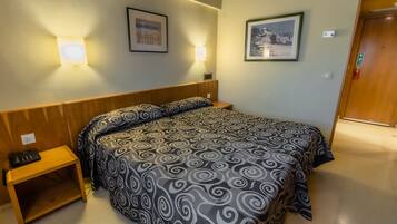 Chambre Double ou avec lits jumeaux | Coffres-forts dans les chambres, bureau, chambres insonorisées