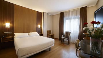 Minibar, in-room safe, desk, soundproofing