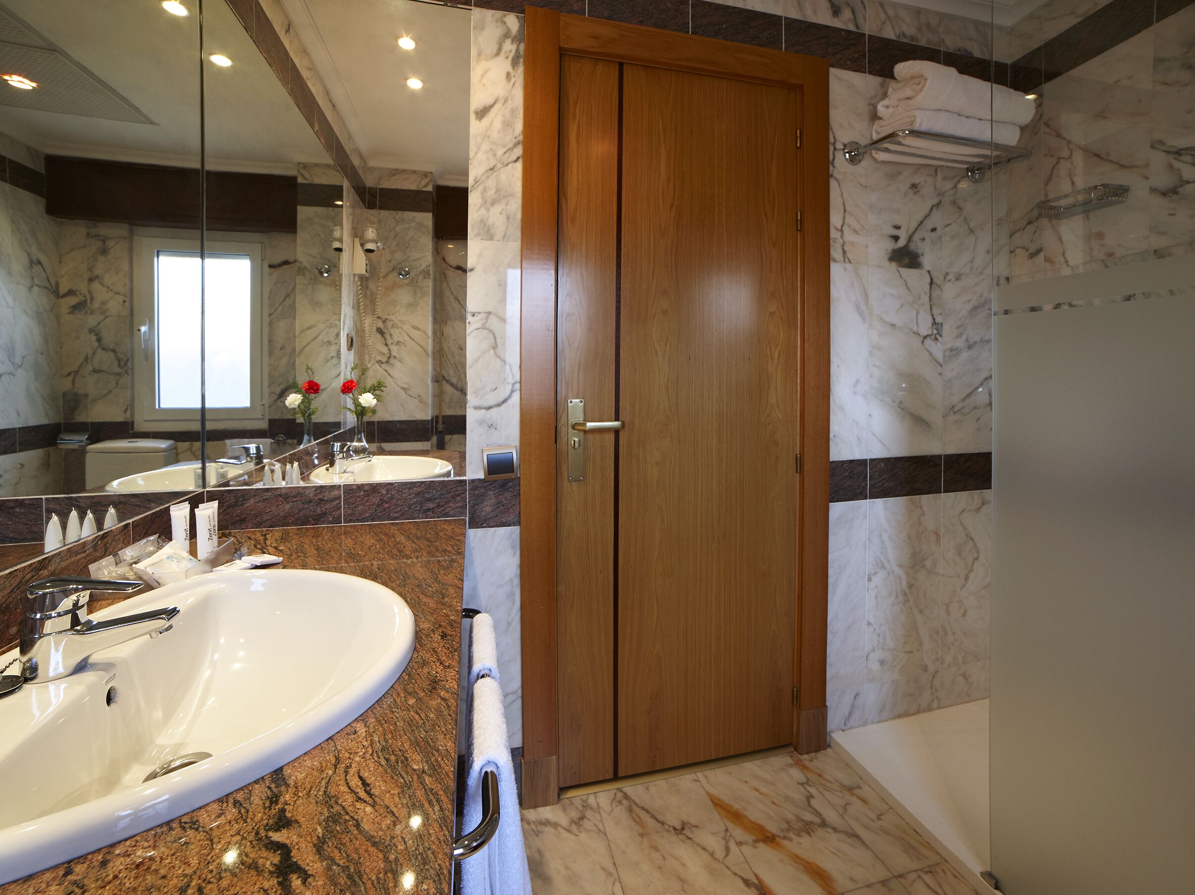 bathtub, free toiletries, hair dryer, bidet