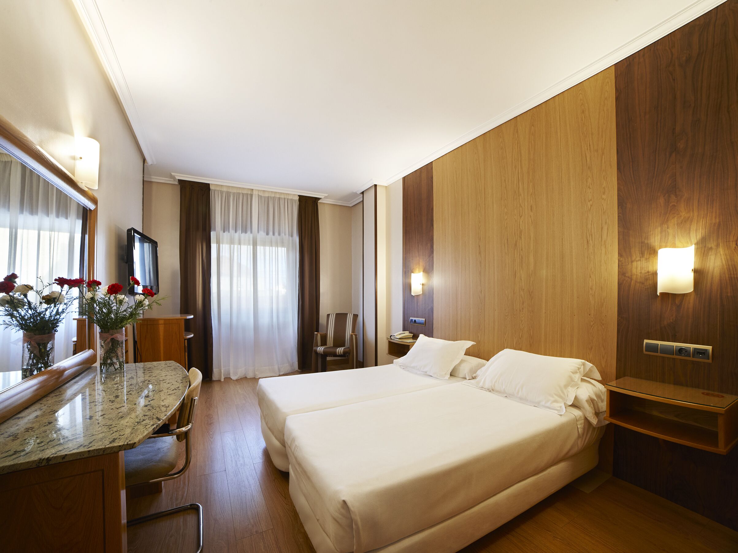 1 bedroom, minibar, in-room safe, desk