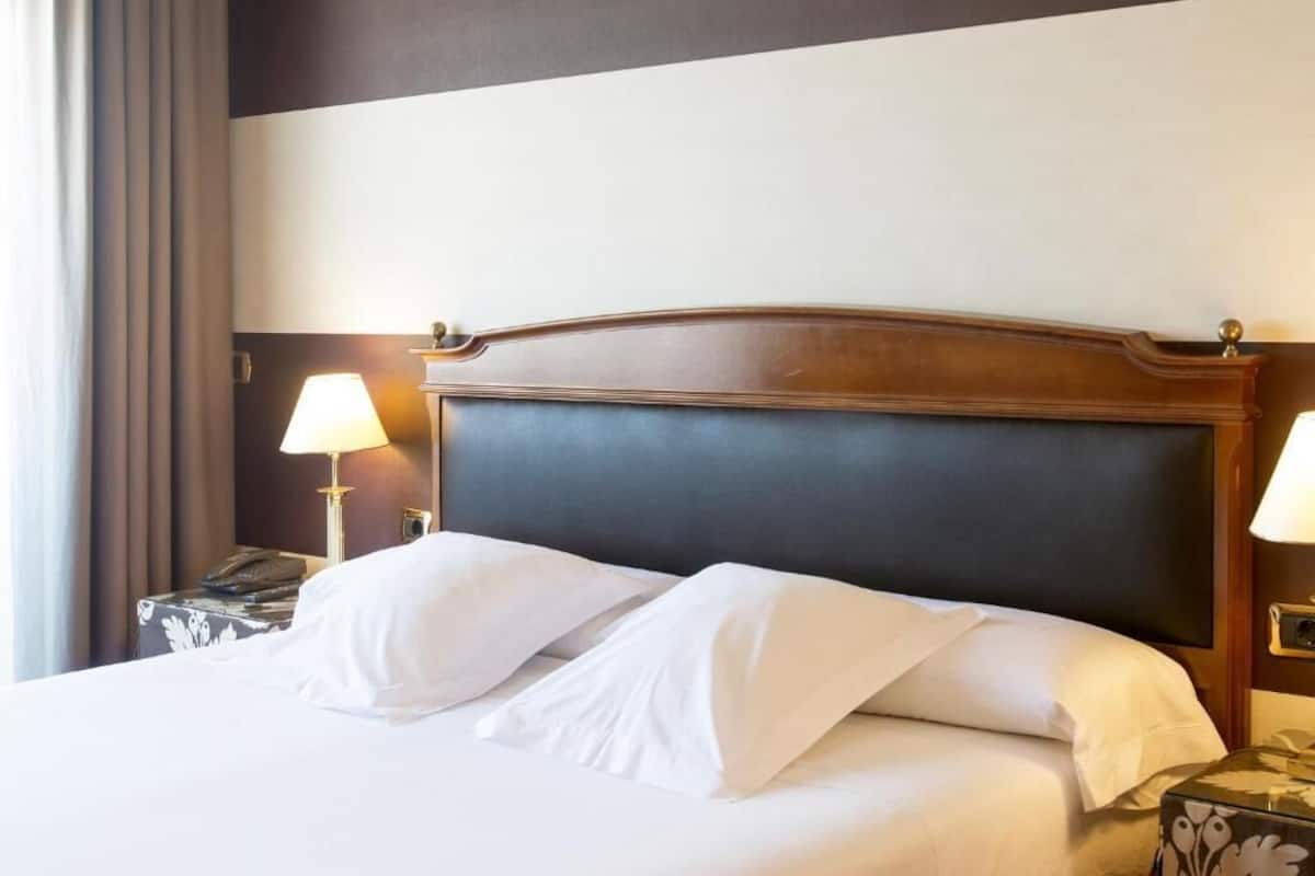 superior double room | in-room safe, desk, free wifi, bed sheets