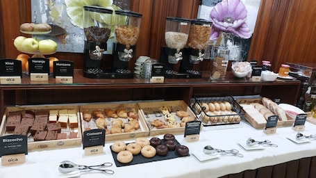 Daily buffet breakfast for a fee. Ipanema Hotel by gaiarooms