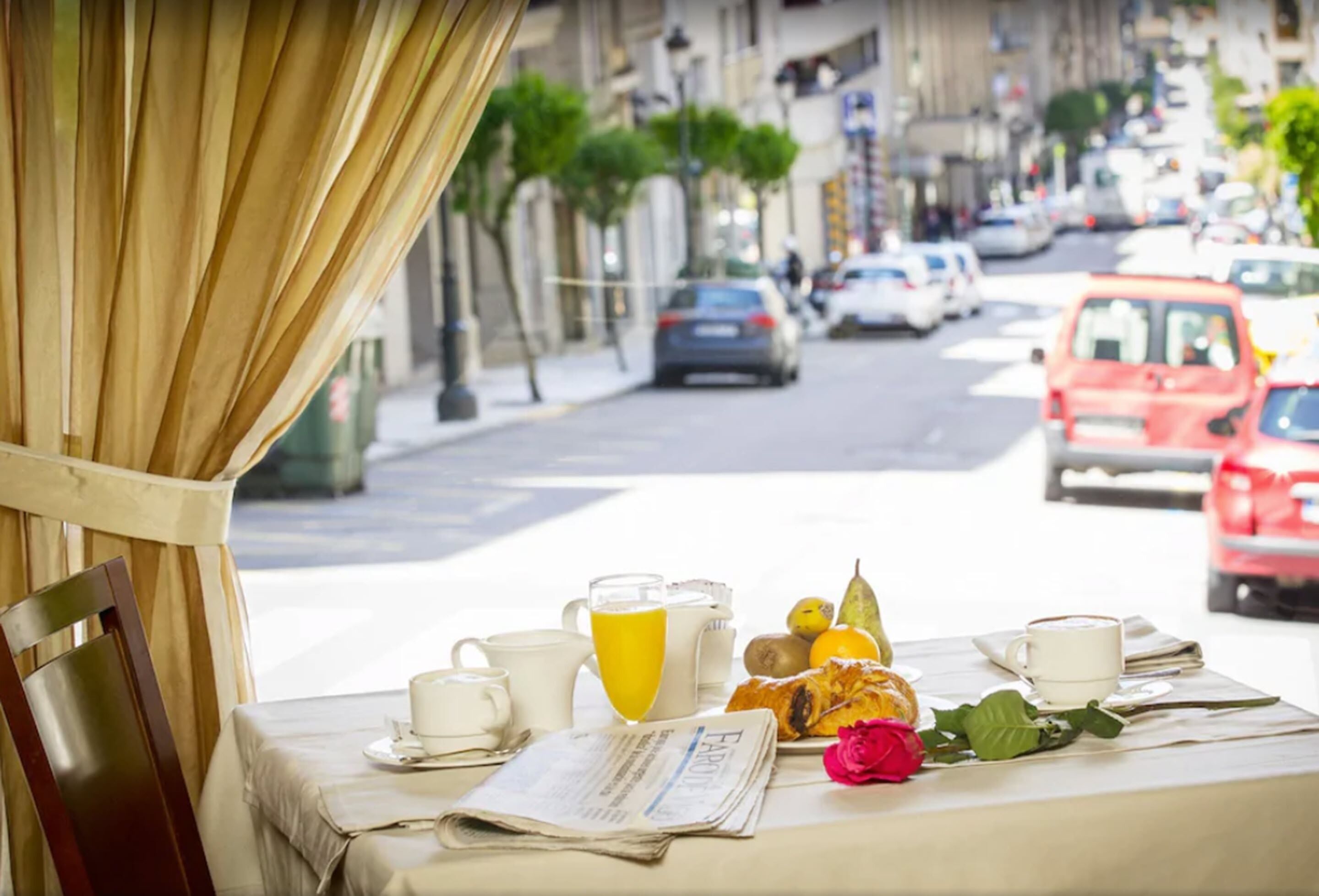 breakfast, lunch and dinner served