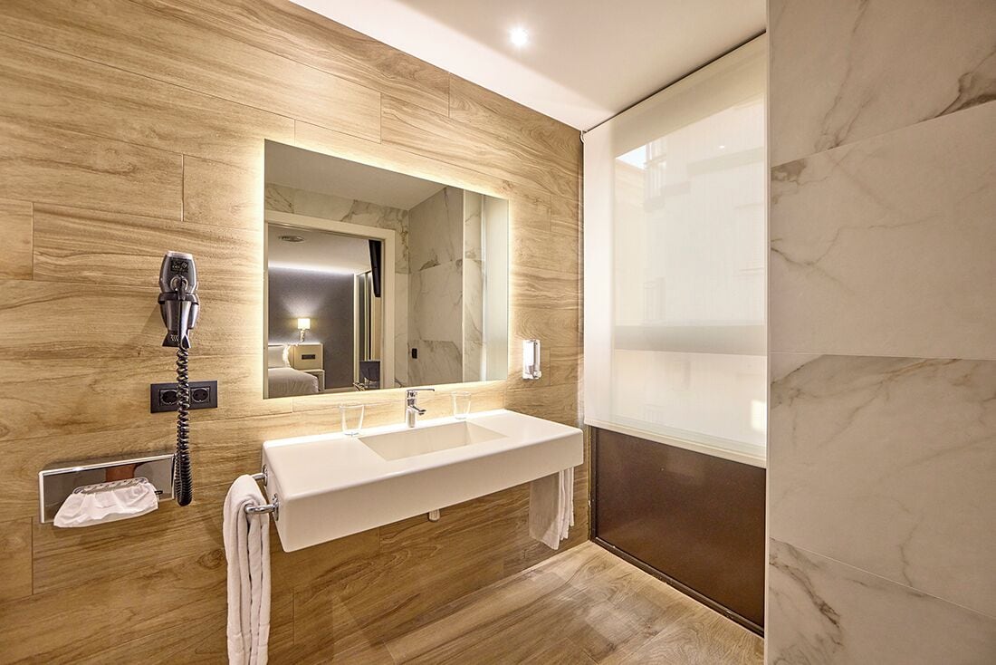 family quadruple room | bathroom | hair dryer, bidet, towels, soap