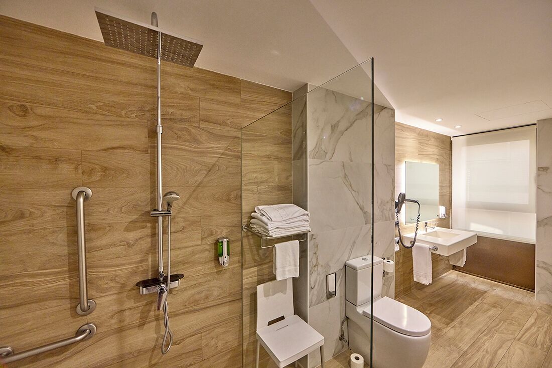 family quadruple room | bathroom | hair dryer, bidet, towels, soap