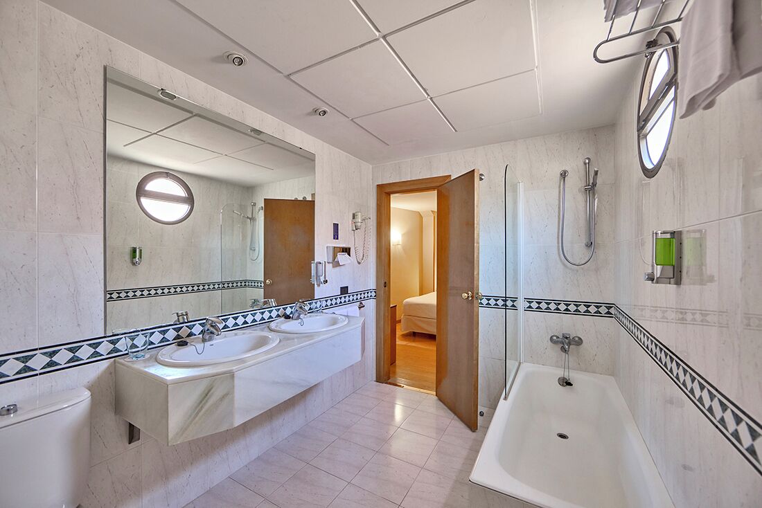 single room | bathroom | hair dryer, bidet, towels, soap