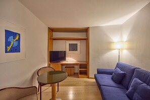 Junior-Suite | Minibar, Zimmersafe, Schreibtisch, Verdunkelungsvorhänge