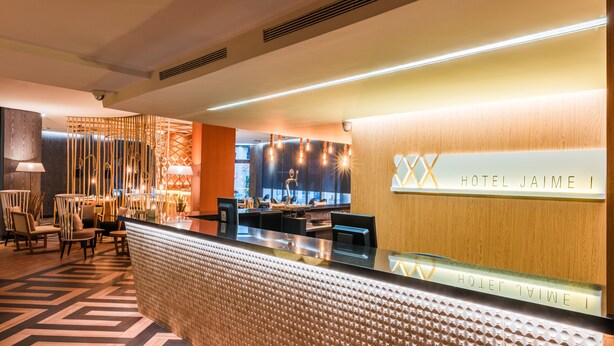 A hotel reception area with a modern design, featuring a reception desk, seating area, and a visible sign for 'HOTEL JAIME I'. -  Hotel Civis Jaime I (Castelló de la Plana)