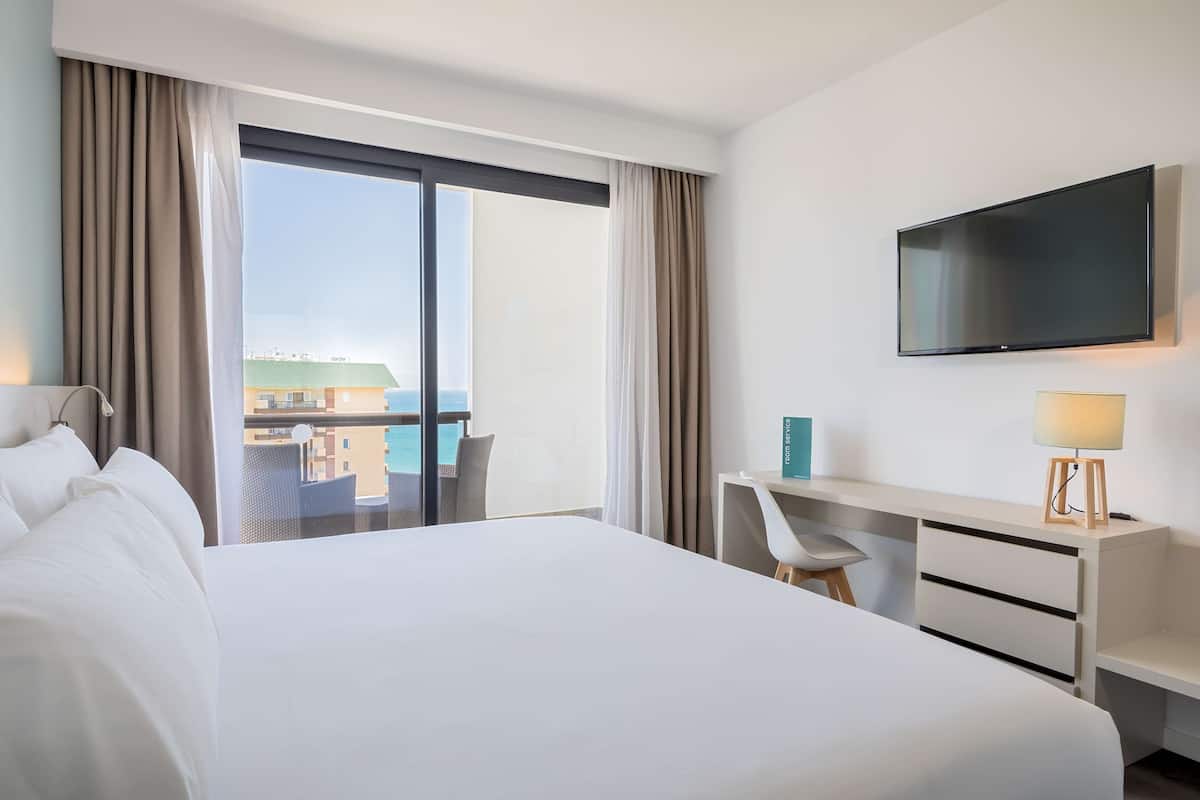 1 bedroom, premium bedding, down comforters, in-room safe