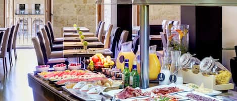 Daily buffet breakfast for a fee