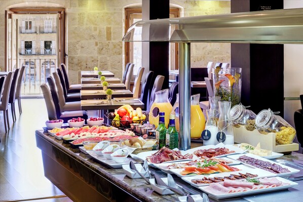 Daily buffet breakfast for a fee