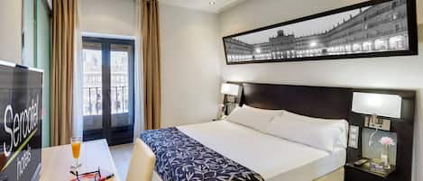 Klassieke Twin kamer (Exterior View) | Een minibar, een kluis op de kamer, een bureau, een laptopwerkplek