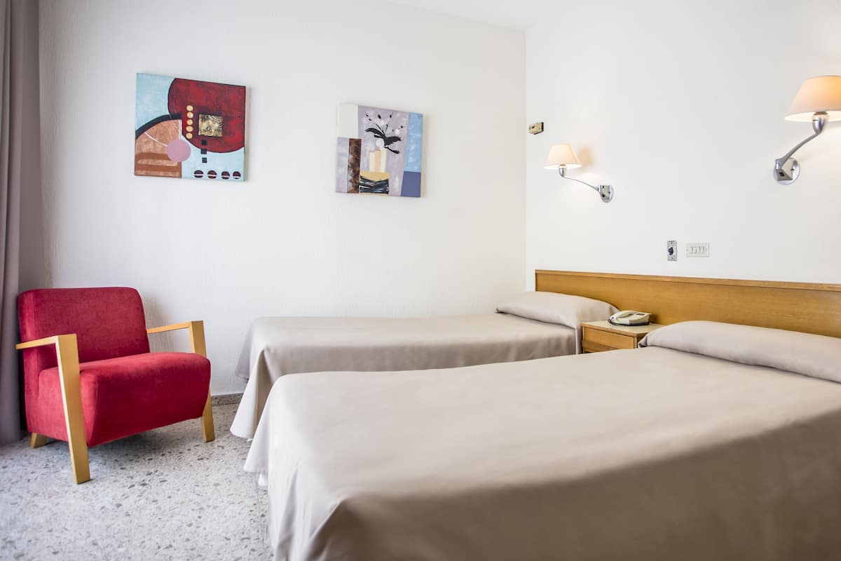 Bureau, rideaux occultants, Wi-Fi gratuit, draps fournis