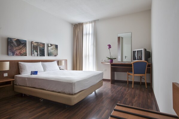 In-room safe, desk, free cribs/infant beds, rollaway beds