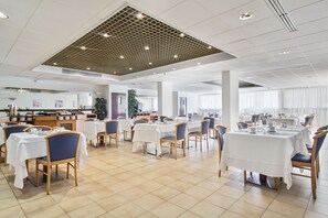 Kontinental frukost varje dag (EUR 10 per person)