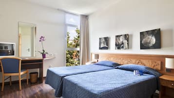 Coffres-forts dans les chambres, bureau, lits bébé (gratuits)