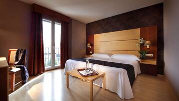 Escriptori, habitacions insonoritzades i llits addicionals gratuïts