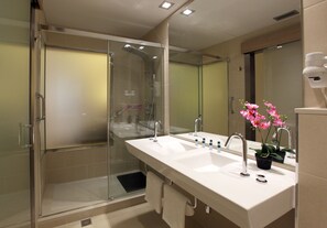 Free toiletries, hair dryer, towels - Lleo (Barcelona)
