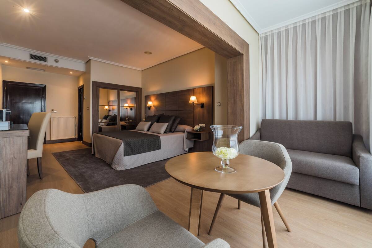 Premium bedding, minibar, in-room safe, desk