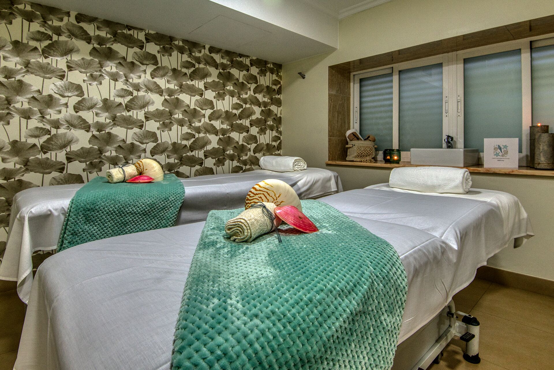 couples treatment room(s), sauna, hot tub, steam room