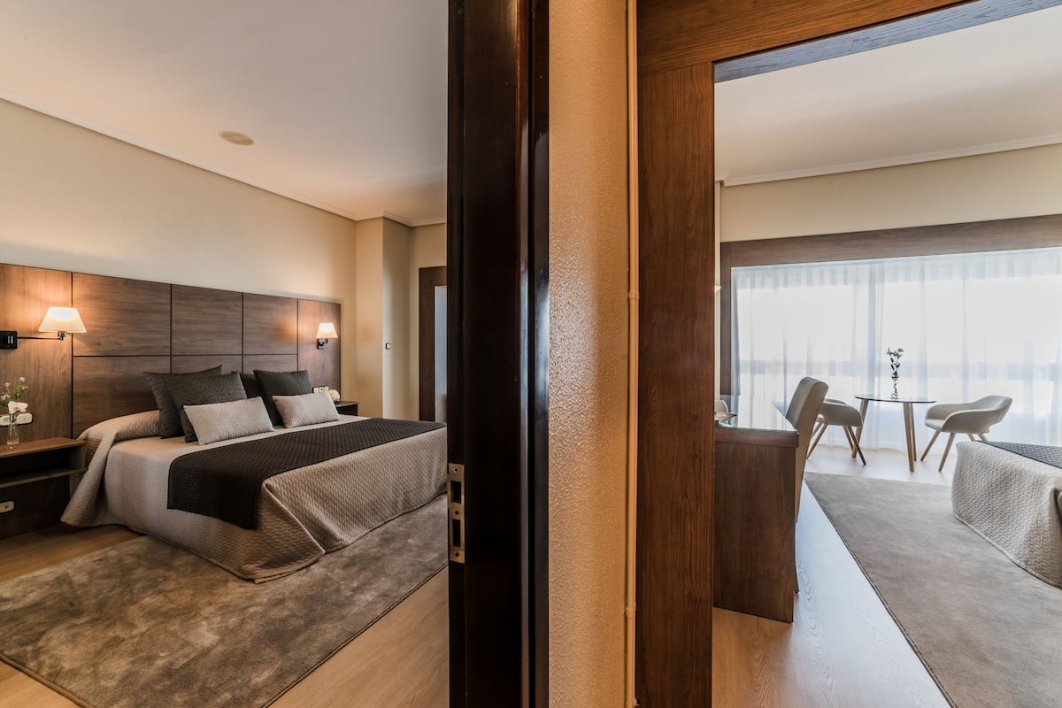 Premium bedding, minibar, in-room safe, desk