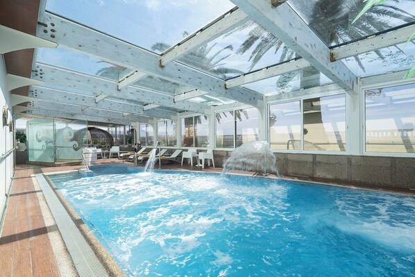Couples treatment room(s), sauna, hot tub, steam room
