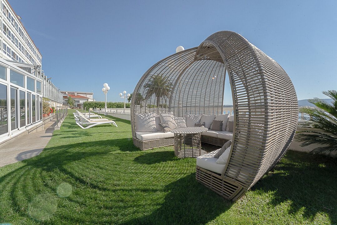 2 restaurants, breakfast served