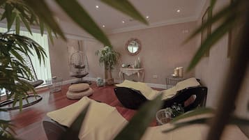 Behandelingskamers voor koppels, een sauna, een bubbelbad, een stoombad