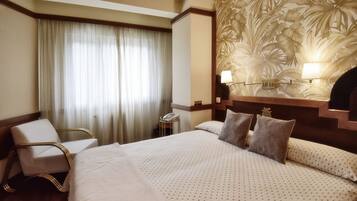 Double Room | Minibar, in-room safe, desk, free cribs/infant beds